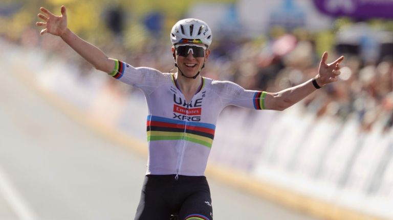 Tadej Pogacar sigue imparable y gana su tercer Tour de Flandes