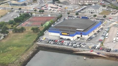 En 1994 comenzó a funcionar lo que ahora es el hipermercado Gadis, oficialmente instalado en terrenos de dominio público portuario