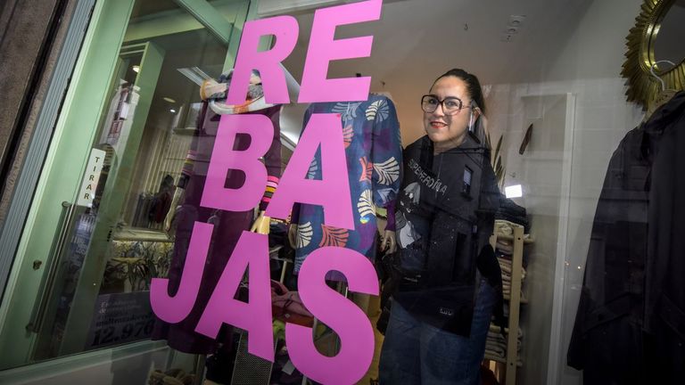 Rebajas tras una Navidad de lleno en Pontevedra: «La saturación de Vigo trajo clientes»