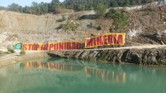Protesta por los vertidos de la mina de San Finx