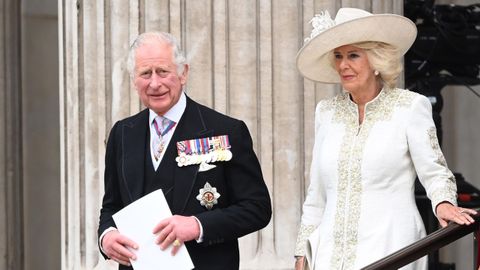 Carlos III junto a su esposa Camila Parker, duquesa de Cornualles.