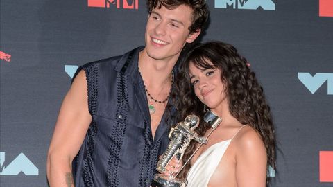 Shawn Mendes y Camila Cabello en los MTV Awards 