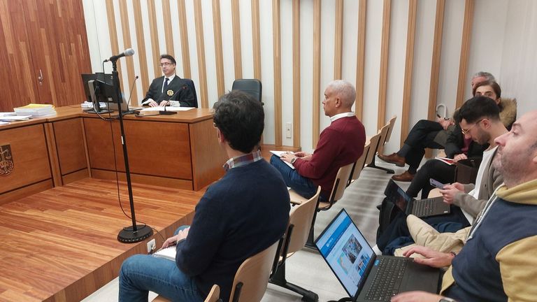 Un técnico de ascensores que se cayó por el foso de una grúa del Puerto de Vigo: «Pensé que pisaba sobre seguro»