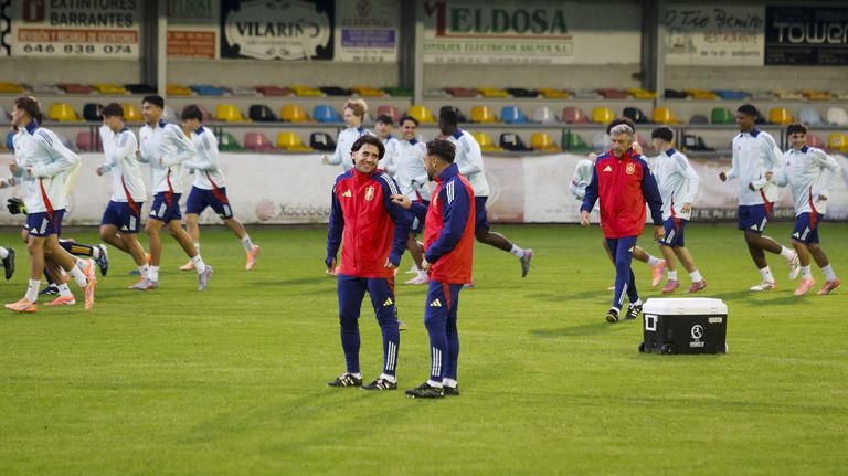 La selección sub-17 disputa en Sanxenxo dos amistosos contra la República Checa