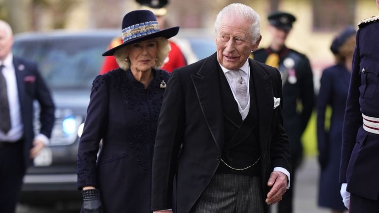Carlos III y Camila, sin sus sobrinas en la misa de Jueves Santo