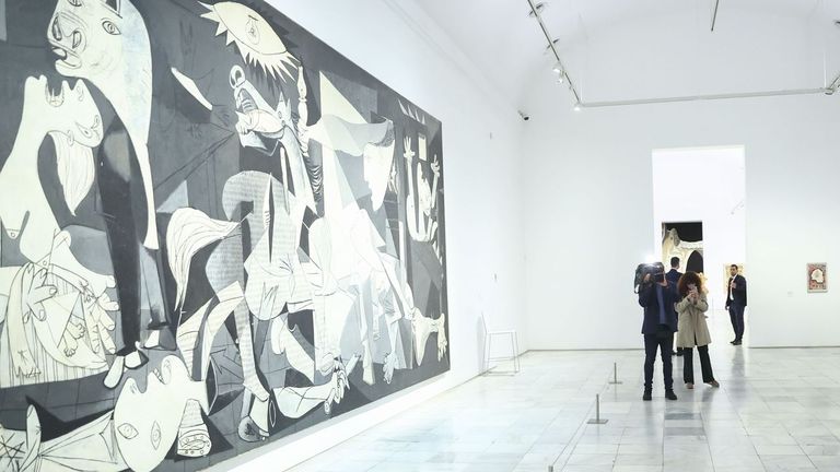 Pradales cree que sería «un grave error político cerrar la puerta» al traslado del «Guernica» con el informe del museo