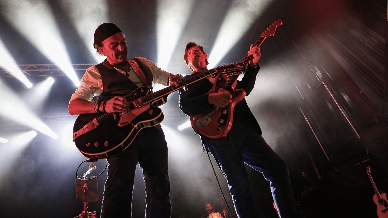 Ruta de las cascadas de Quiroga.Imagen de archivo de una actuaci�n de Los Secretos