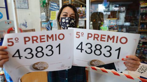 5 premio de la Lotera Nacional de Navidad en el estanco de la Avenida de Monelos