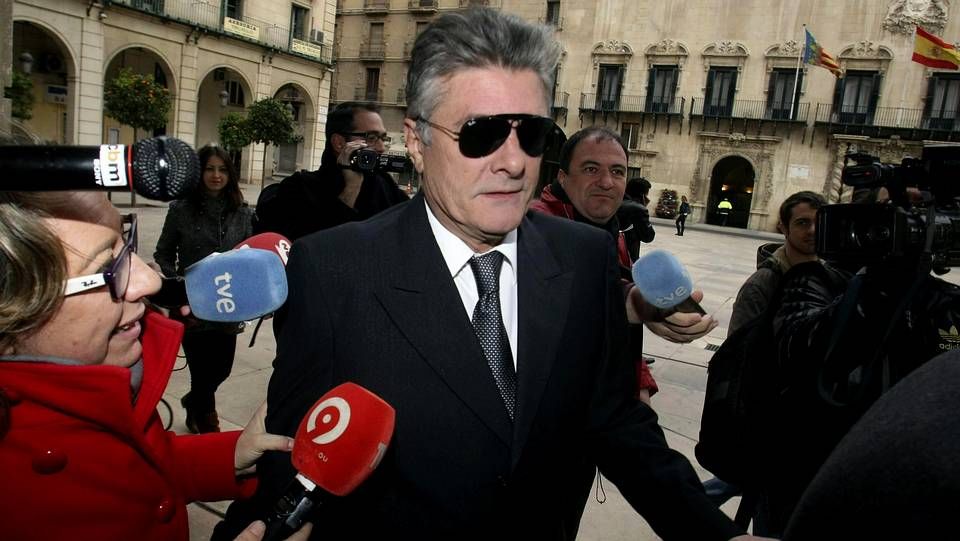 Los vecinos protestaron contra la concejala en la urbanizaci�n