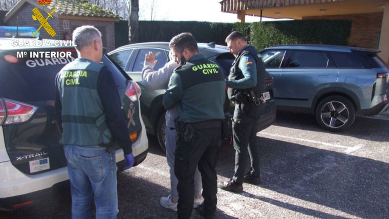 Cae una banda itinerante de estafadores de bancos que dieron 8 golpes en el área metropolitana de Vigo y 30 en España