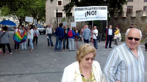 Los manifestantes de Asturias Laica, en el Campo Valds