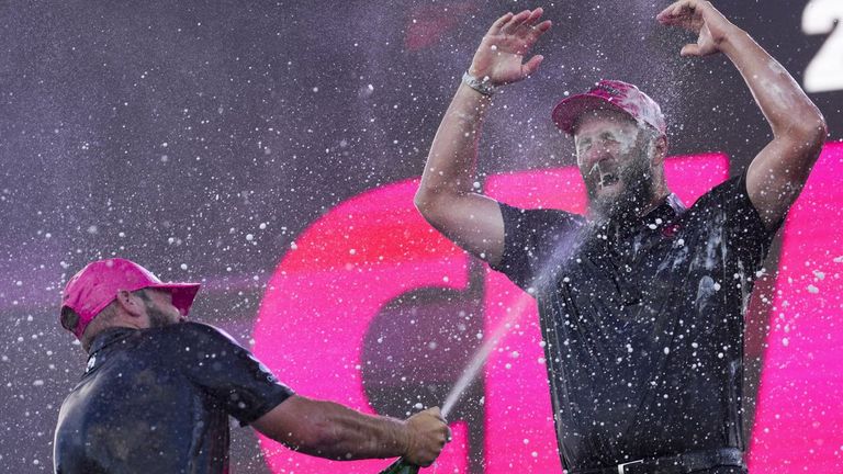 La demencial borrachera del golfista Tyrrell Hatton con Jon Rahm tras clasificarse para la Ryder Cup