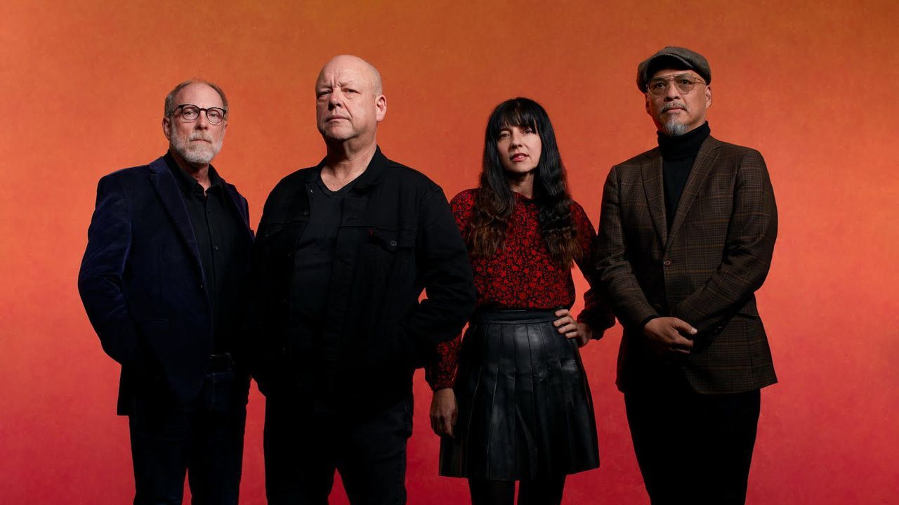 Tengo el temor de que un da una cancin ma me produzca vergenza.David Lovering (primero por la izquierda), acompaado del resto de los Pixies: Black Francis, Paz Lenchantin y Joey Santiago