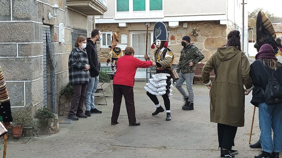 Ourense respira entroido.Autocaravanas en la zona del faro de Meirs, en el municipio de Valdovio