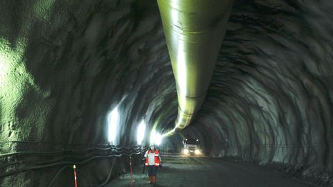 Imagen de archivo del interior de la obra del túnel ferroviario bajo los montes de Brión