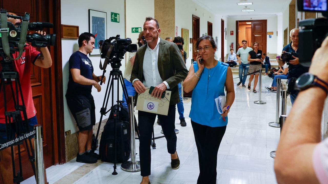 El presidente de la Generalitat afirma que Pedro Snchez tiene que moverse.Hector Palencia Rubido, diputado electo del PP por vila, fue el primero en recoger sus credenciales