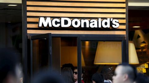 McDonald's Francia no ha aclarado si sus trabajadores podrán compartir su menú de manera gratuita con los necesitados