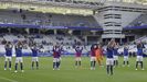 Los jugadores del Oviedo saludan a su aficin