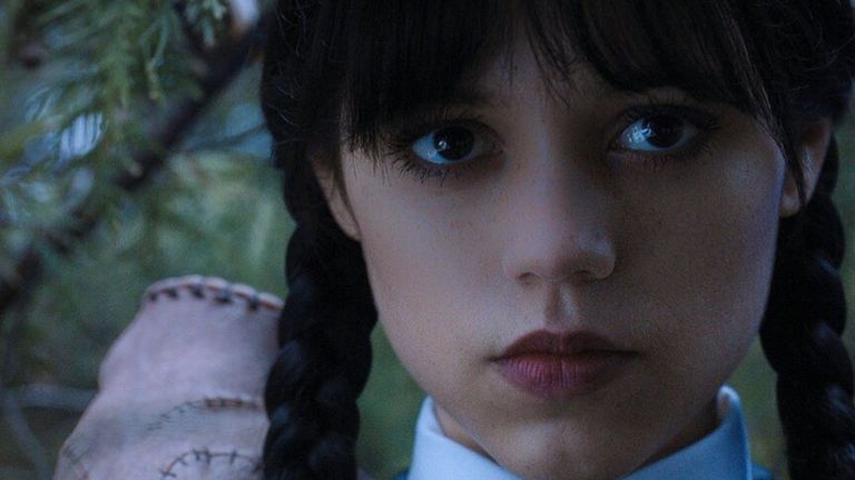 La tercera temporada de «Miércoles» viaja a París