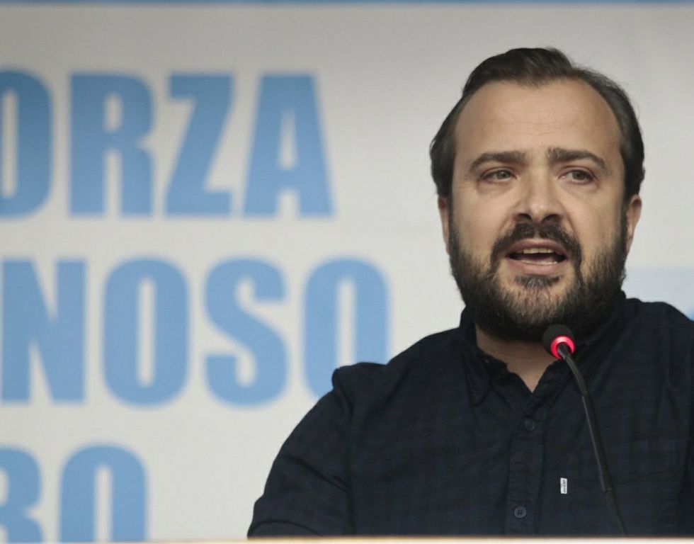 Antonio Gonz�lez t�cnico de la empresa p�blica Seaga // sult�n de torynmus.Los futbolistas del Calasancio, dirigidos por David P�ez, cumplieron y conquistaron la permanencia