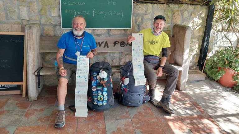 El desafío de peregrinar 1.500 kilómetros, con parada en Sanxenxo, por un voto al apóstol: «Las promesas deben ser difíciles»
