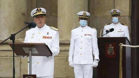 Duelo Menor pronunció un emotivo discurso tras 44 años de servicio activo para la Armada
