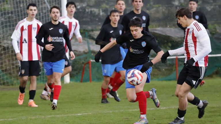 Los equipos mariñanos de Primera Futgal se afanan en completar sus plantillas