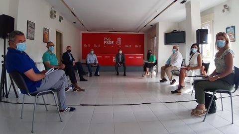 Reunin del PSOE ourensano con un representante de Renfe