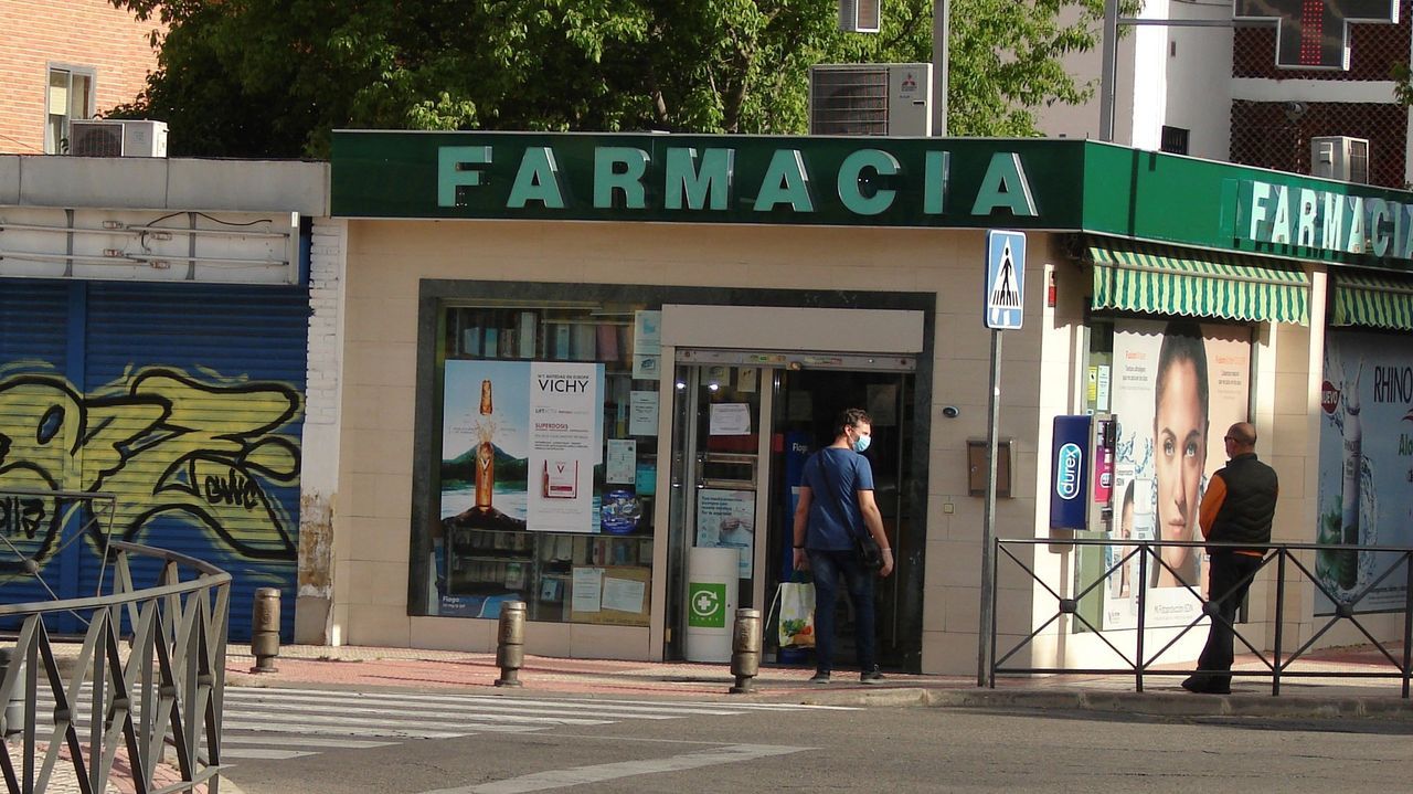 Una de las farmacias que regentaba el matrimonio que muri� con coronavirus en Legan�s
