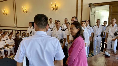 La alcaldesa de Marn, Mara Ramallo, recibe a los nuevos alumnos de la Escuela Naval Militar