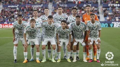 Once inicial del Oviedo ante el Levante