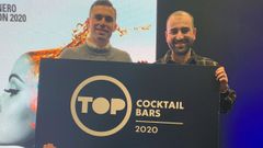 Iv�n V�zquez y Sa�l Vega reciben el diploma acreditativo como una de las mejores cocteler�as de espa�a en nombre del Mala Sa�a