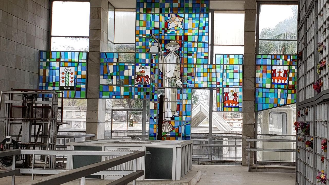 El abrazo interminable de dos hermanos de Pontevedra tras 42 aos sin verse.Recuento del voto exterior en las timas elecciones autonmicas, en el ao 2020