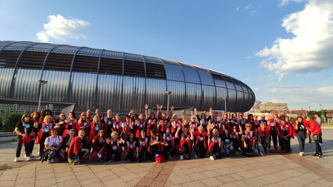 Fans espa�olas de Dimash, antes de su concierto el 4 de mayo de 2024,�en Budapest