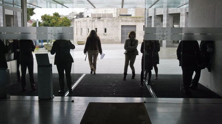 Cerca de tres mil funcionarios de la Xunta toman desde hoy posesión de sus nuevos puestos