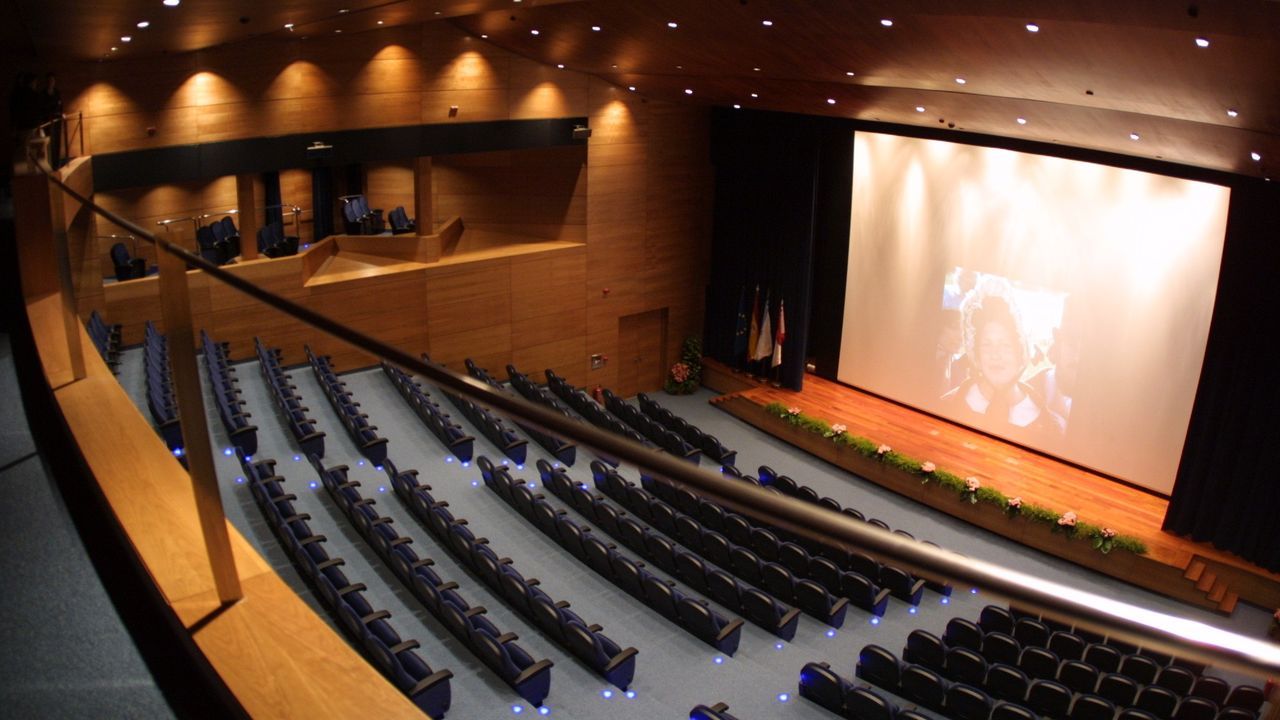 Mira las fotos del arranque de las fiestas de San Mauro en Lam�n.Caridad Gonz�lez, concejala de Cultura de Muros