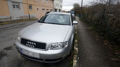 El coche implicado en el atropello intencionado sigue aparcado junto al cuartel de la Guardia Civil de Vilalba