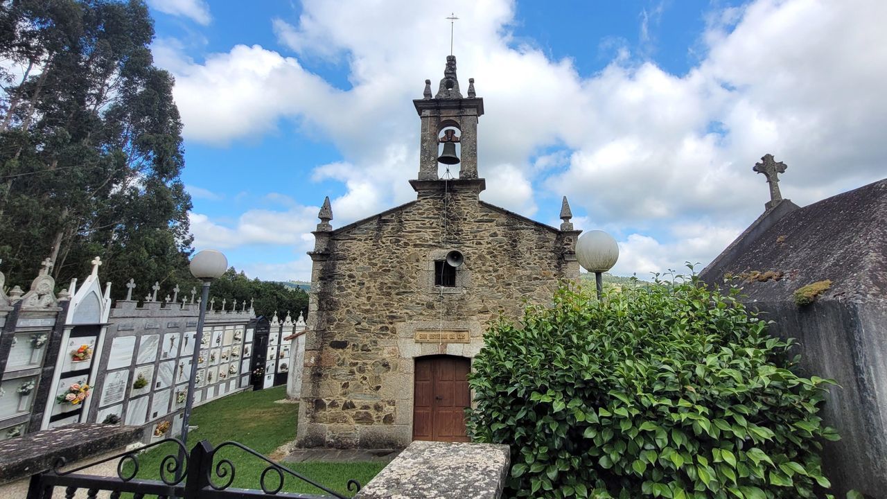 ÁLBUM: Una ventana del amor que se puede disfrutar a un paso de Galicia.Flores en los balcones del casco viejo