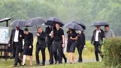 Familiares de los fallecidos en el accidente del avin de Germanwings durante una ceremonia celebrada en su recuerdo (Francia)