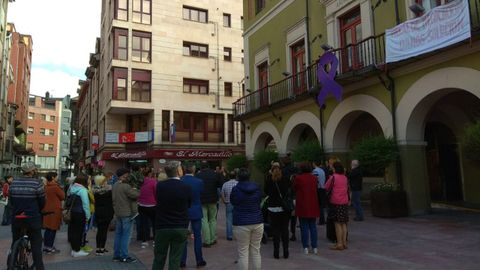 Concentracin frente al Ayuntamiento de Langreo contra la sentencia a la Manada