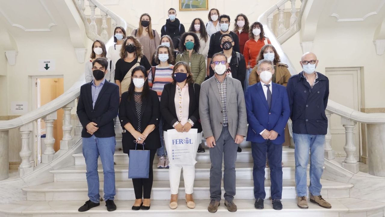 El volcn no puede con el espritu de los peregrinos de La Palma.Caminarte en Ferrol