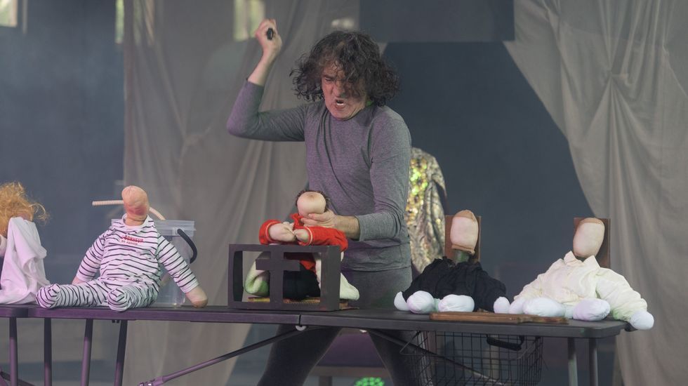 Premier de &laquo;L&uacute;a&raquo;, el primer musical de la Orquesta Sinf&oacute;nica de Galicia.Paso da peza de Evaristo Calvo por un aserradoiro de Sof&aacute;n, durante o FIOT