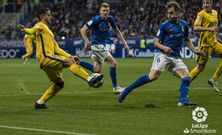 Carlos Hern�ndez trata de frenar un ataque de Ernesto