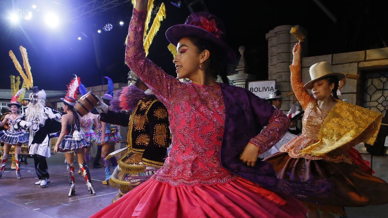 Grupo procedente de Bolivia, en la Mostra Folklrica