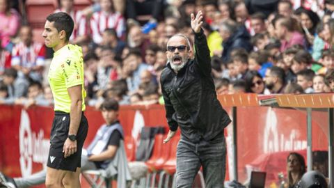 lvaro Cervera, durante el derbi asturiano de El Molinn