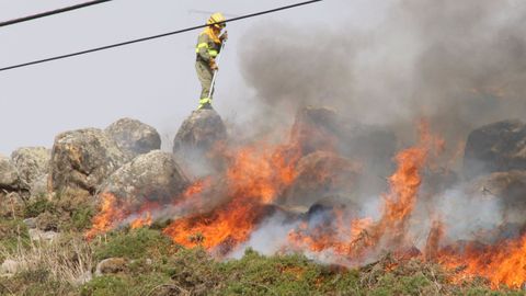 Imagen de archivo de un incendio forestal en Galicia
