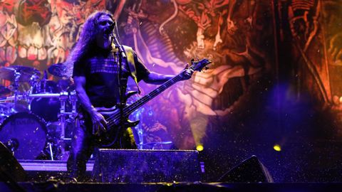 Slayer reta a la lluvia y a la tormenta en un concierto vibrante