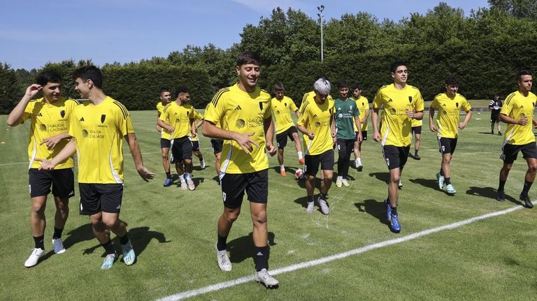 El centrocampista Trasi deja el Compostela en busca de más minutos