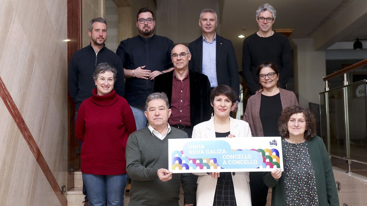 Arriba, de izquierda a derecha: Rub�n Arroxo (Lugo), Xabier P�rez (Vigo), Lu�s Seara (Ourense) e Iv�n Rivas (Ferrol). En la segunda fila: Eva Villaverde, Francisco Jorquera (A Coru�a) y Carme da Silva. Abajo: Miguel Anxo Fern�ndez Lores (Pontevedra), Ana Pont�n y Goretti Sanmart�n (Santiago)