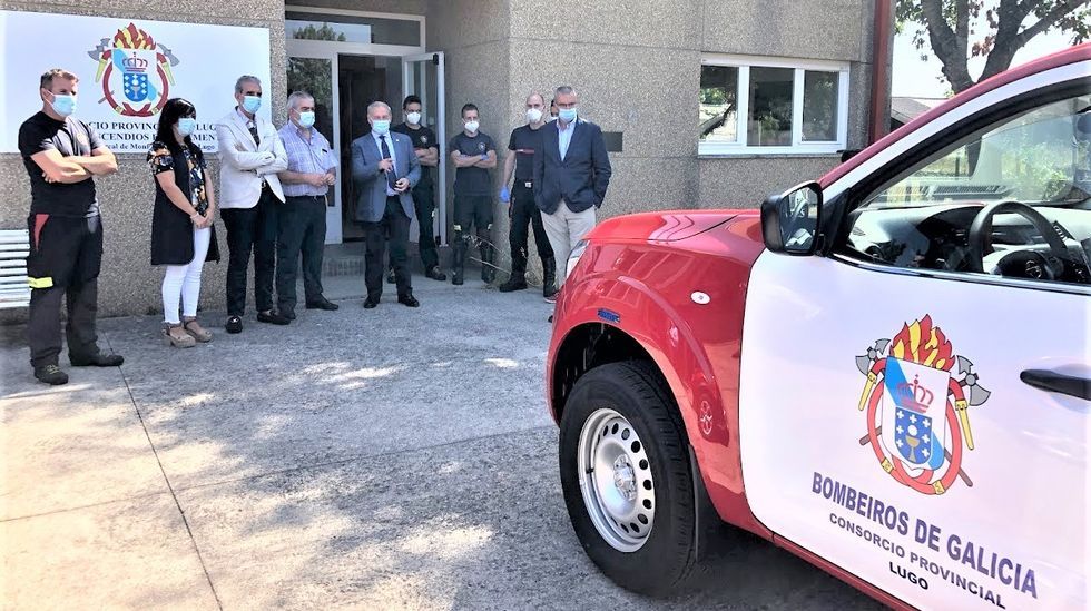 Los lobos matan 20 ovejas en una explotacin de Sarria.Acto de entrega de nuevo vehculo en el parque de bomberos de Monforte